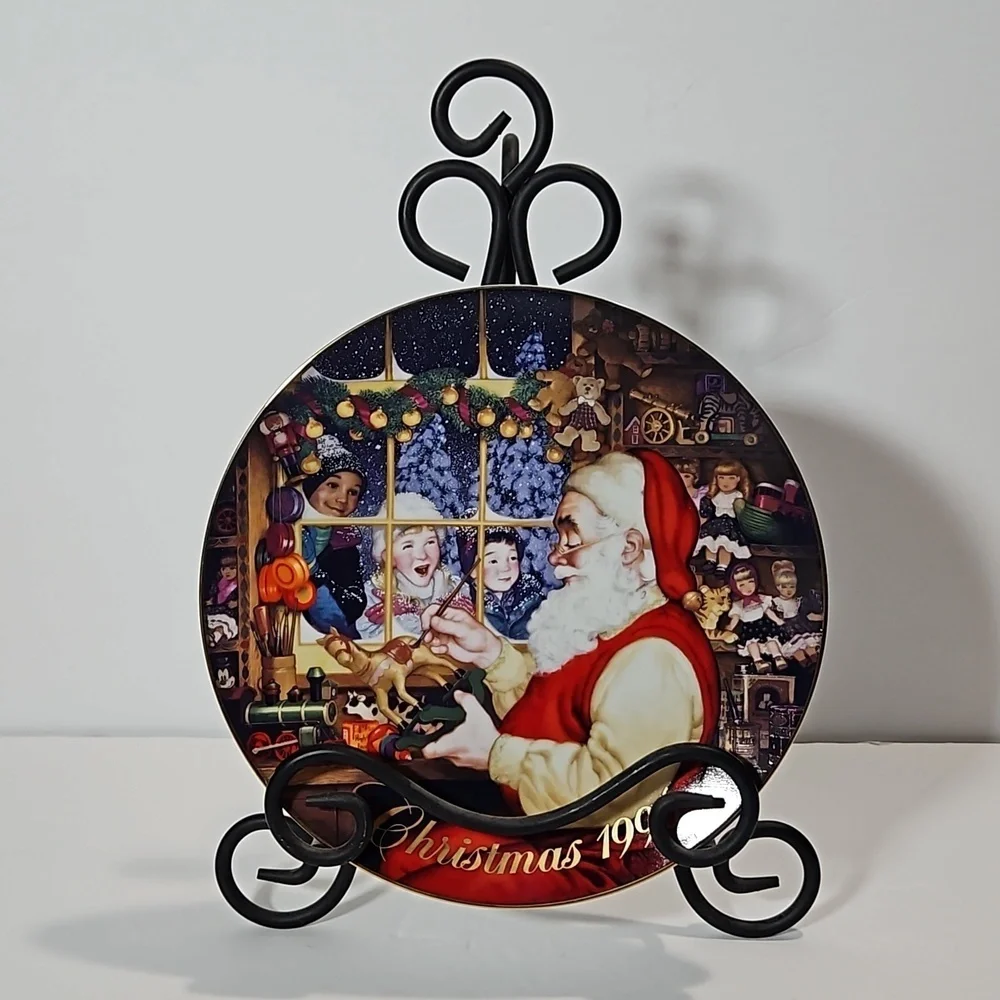Avon Fine Collectables Santa's Loving Touch VTG 1996 Porcelain Christmas Plate - Picture 8 of 8